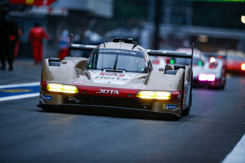 A Porsche 963 in Hertz Team Jota colours